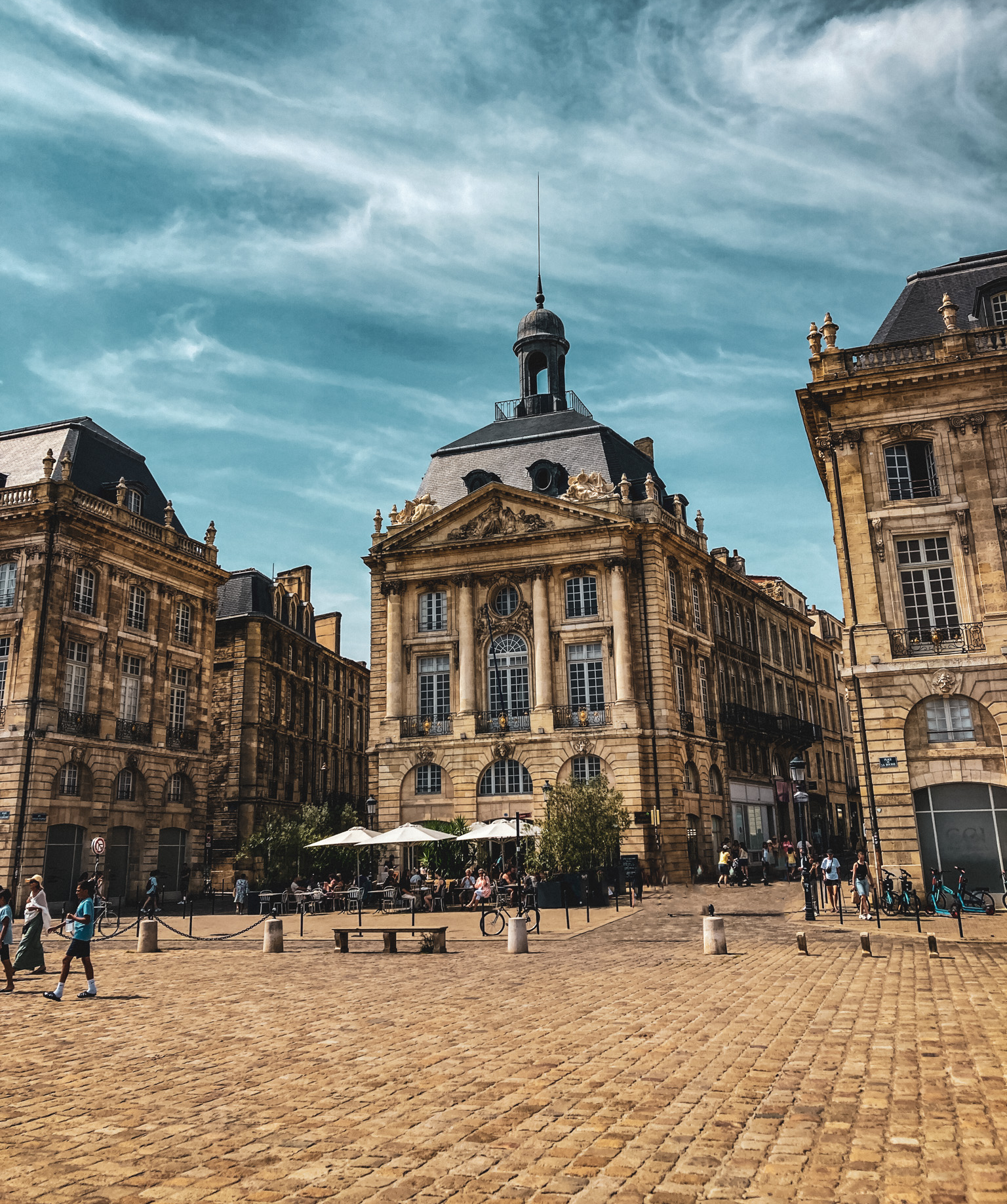 One Day Bordeaux Itinerary with the best things to do